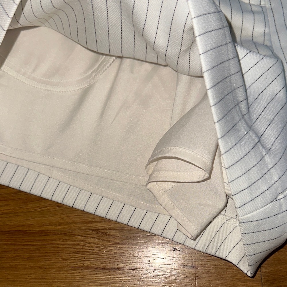 Abercrombie & Fitch White Pinstripe High Waist Women's Shorts - Picture 5 of 10
